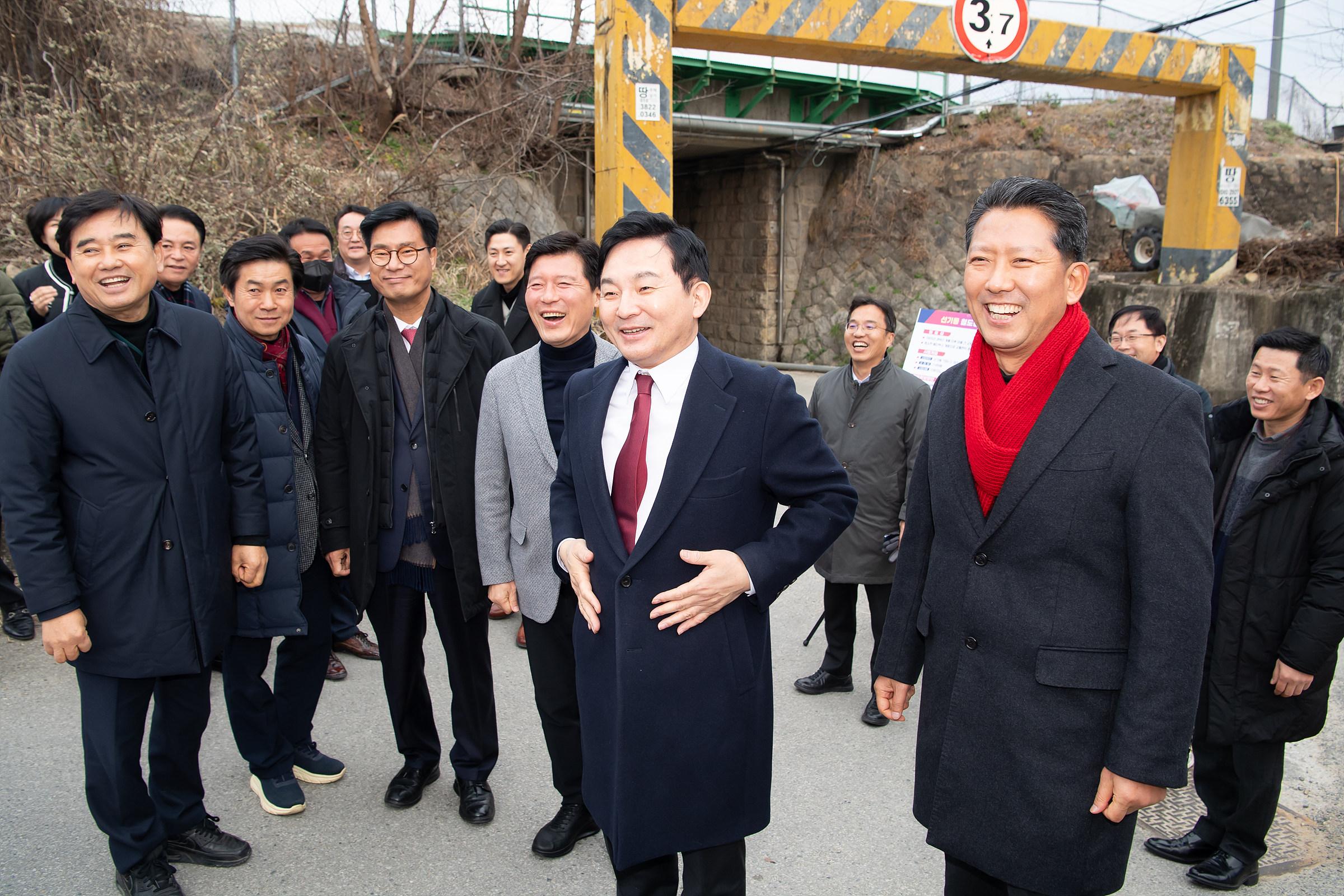 원희룡 국토교통부 장관께서 현장 방문으로 구미역과 선기동 현장 그리고 상공회의소를 방문하였습니다.