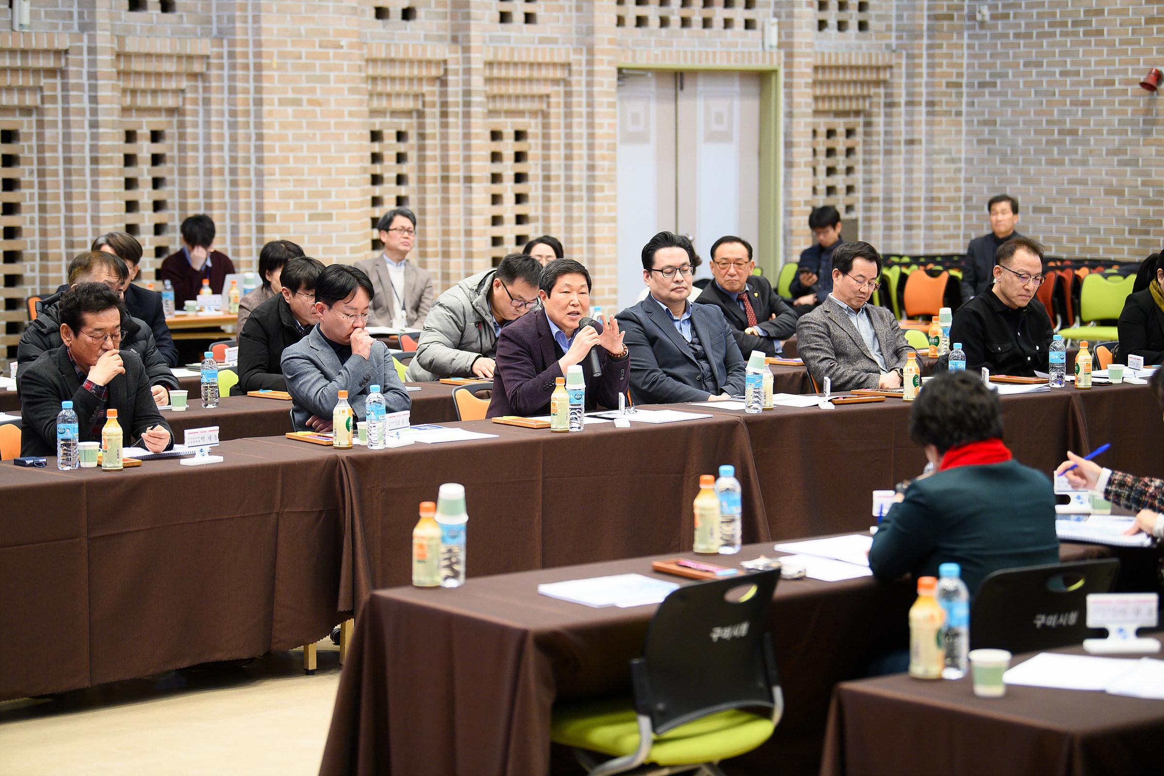 구미시 시내버스 노선개편 용역 중간보고회가 4층 대강당에서 있었습니다.