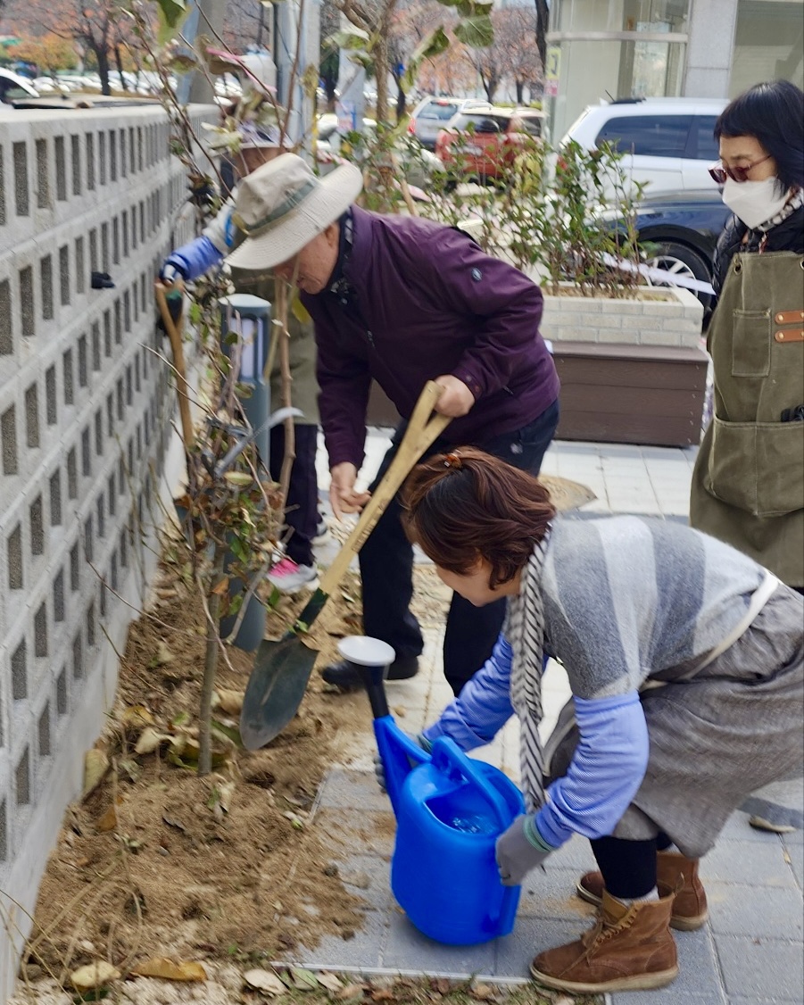 [선주원남동] 각산마을 꽃꽃찾아라 - 꽃나무 식재 현장 스케치 첨부 이미지